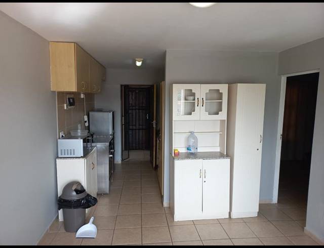 2 BEDROOM APARTMENT FOR SALE IN KINGSWOOD